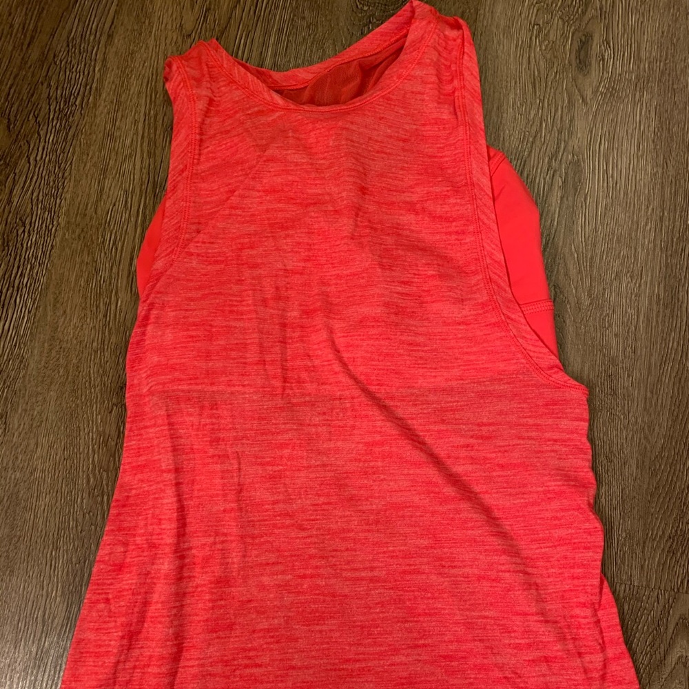 Lululemon workout top size 4